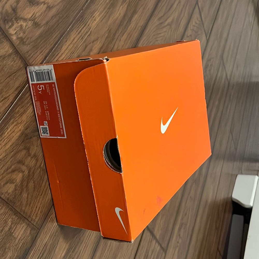 Nike girls softball cleats